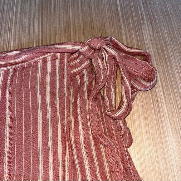 Women's American Eagle Red Striped Wrap Skirt - Picture 3 of 9